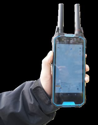 1.5km Sistema de Frequência de Rádio Anti-Drone de mão com baixo erro 700+ tipos de drones comerciais.